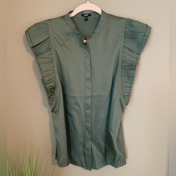 Express Tops - Express Gramercy Army Green sleeveless button up blouse. Size S.
